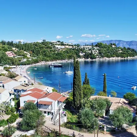 アパート Mattheos House